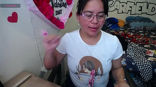 Miss  kendra  online show from June 17, 2026, 1:54 pm