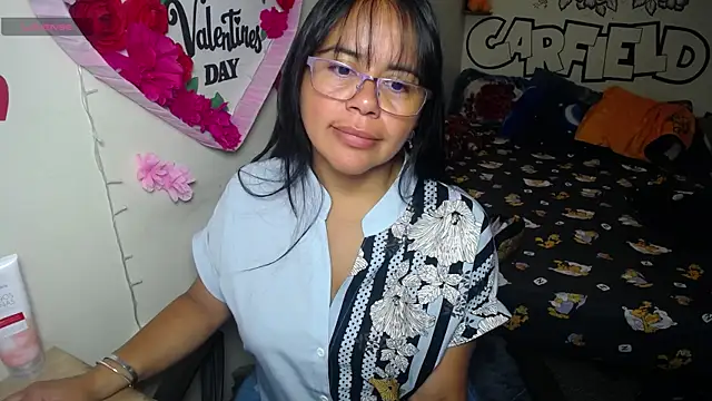 Miss  kendra  online show from May 12, 2026, 12:44 pm
