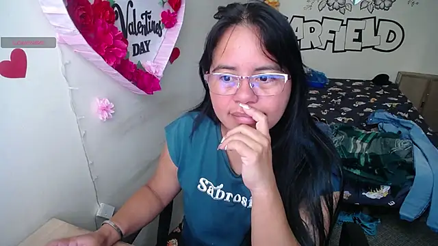 Miss  kendra  online show from June 21, 2026, 12:44 pm
