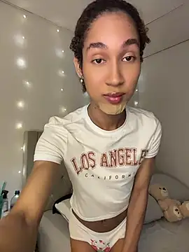 Chloe Celeste online show from August 4, 2026, 1:54 am