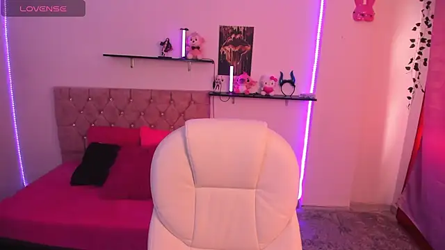 thianahorny online show from October 25, 2025, 12:39 pm