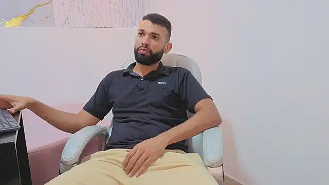 onlymen2025 online show from December 4, 2025, 7:35 pm