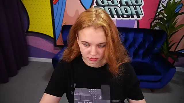 SnowWhiti online show from October 31, 2025, 2:35 pm