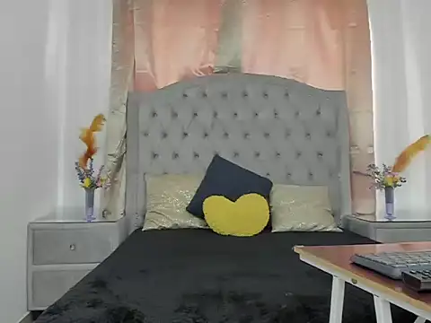 QuimaMiley online show from October 14, 2025, 6:52 pm