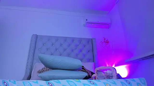 ChocoBunny1 online show from November 18, 2025, 4:16 am