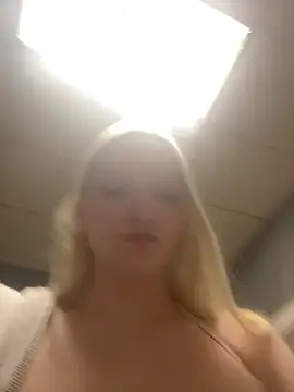 lexuslover687 online show from April 21, 2026, 1:42 am