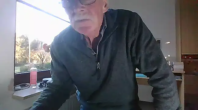 Snapshot of super-snoopy chatting on January 19, 2025, 2:28 pm super-snoopy online show from January 19, 2025, 2:28 pm