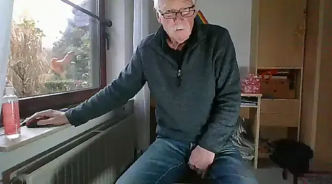 Snapshot of super-snoopy chatting on December 8, 2024, 9:24 am super-snoopy online show from December 8, 2024, 9:24 am