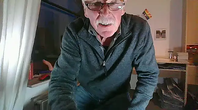 Snapshot of super-snoopy chatting on January 21, 2025, 4:05 pm super-snoopy online show from January 21, 2025, 4:05 pm