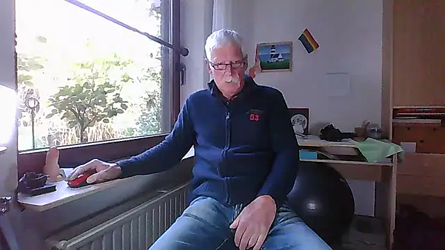 Snapshot of super-snoopy chatting on October 5, 2025, 8:27 am super-snoopy online show from October 5, 2025, 8:27 am