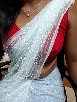 Snapshot of Tamilmallu-duskygirl03 chatting on May 4, 2026, 5:11 am Tamilmallu-duskygirl03 online show from May 4, 2026, 5:11 am