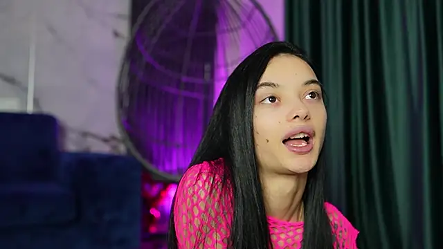 RachelRavee online show from October 14, 2025, 4:13 am