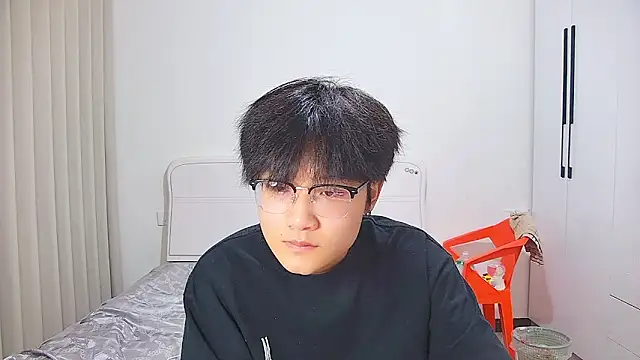 KK-cuteboy online show from May 28, 2026, 12:44 pm
