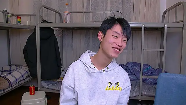 KK-cuteboy online show from December 17, 2025, 10:20 am