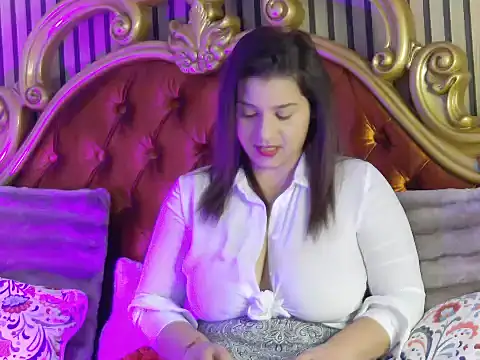 Snapshot of MadisonCharm chatting on January 11, 2026, 8:43 am MadisonCharm online show from January 11, 2026, 8:43 am