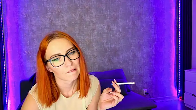 scarleteyes  online show from November 9, 2025, 5:11 am