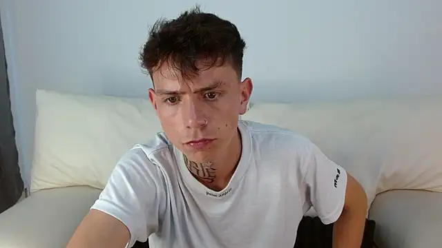 Snapshot of hot_teo_ chatting on January 5, 2026, 5:27 pm hot teo online show from January 5, 2026, 5:27 pm