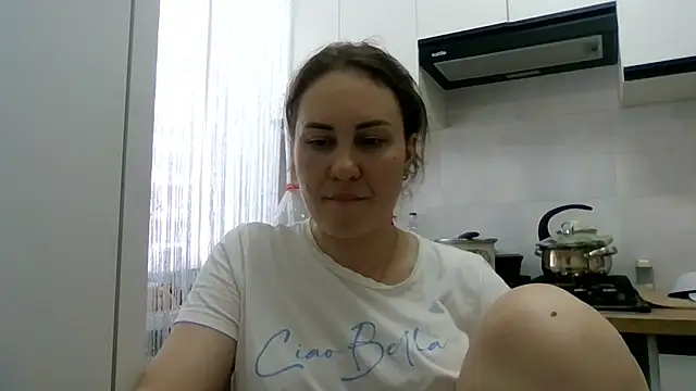 MeadowEyes online show from June 25, 2026, 12:43 pm
