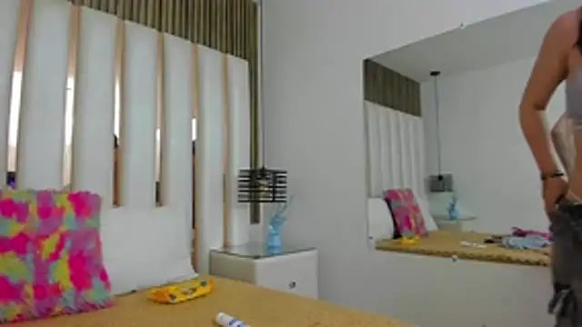 AmbarGills online show from November 22, 2025, 12:59 pm