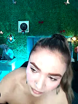 Kiaraa88 online show from April 16, 2026, 9:39 pm