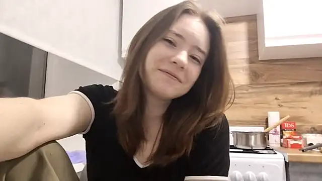 Snapshot of LUNA_KLEIN chatting on October 12, 2025, 5:25 pm LUNA KLEIN online show from October 12, 2025, 5:25 pm