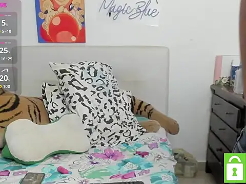 Snapshot of mickaelajones chatting on October 10, 2025, 7:04 pm mickaelajones online show from October 10, 2025, 7:04 pm