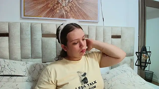Emely Pregnant online show from October 16, 2025, 7:55 pm