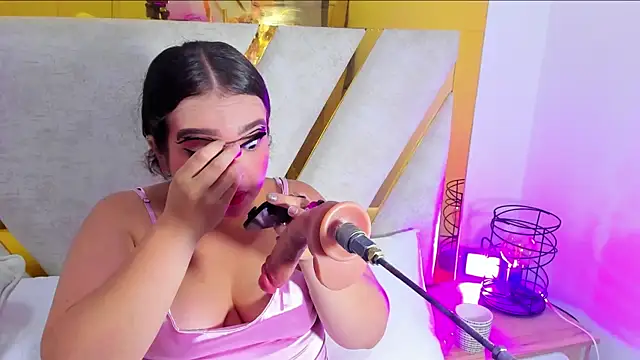 Emely Pregnant online show from October 14, 2025, 8:09 pm