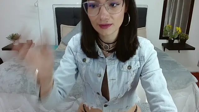 Dafne xx  online show from October 18, 2025, 1:57 pm