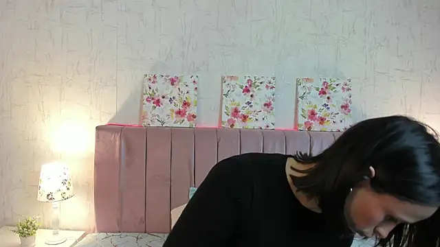 Veronicaxsaenz online show from October 19, 2025, 1:03 pm