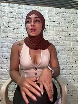 Snapshot of CelestSkyy chatting on December 3, 2025, 8:52 pm CelestSkyy online show from December 3, 2025, 8:52 pm