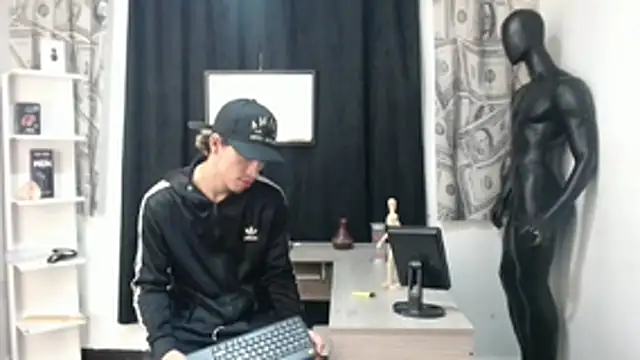 Snapshot of Pride_couple chatting on February 24, 2026, 11:27 pm Pride couple online show from February 24, 2026, 11:27 pm