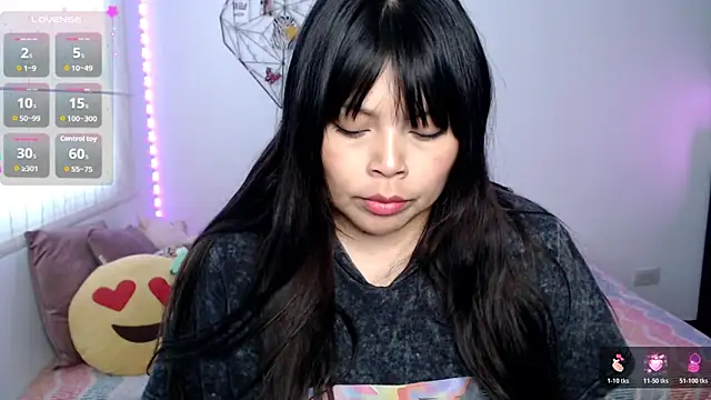 EllieMoonX online show from June 18, 2026, 10:37 pm