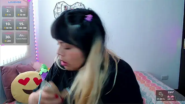 EllieMoonX online show from May 1, 2026, 8:03 pm