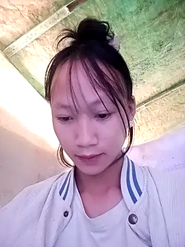 minachao- online show from November 4, 2025, 1:31 am