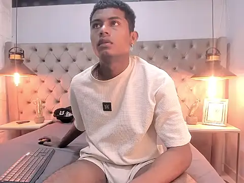 MorenitoDigno online show from October 21, 2025, 7:24 pm