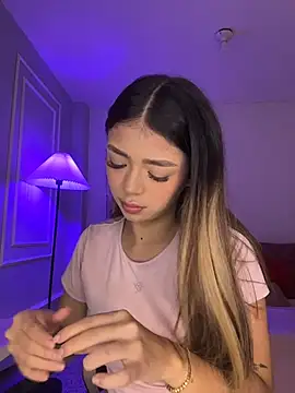 HoneyMollyX online show from April 7, 2026, 1:02 pm