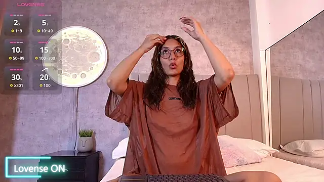 alexandralopez- online show from November 24, 2025, 6:52 pm