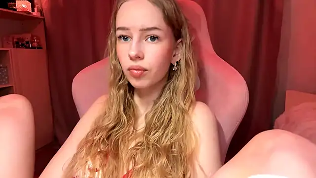 LunaCrave online show from February 5, 2026, 2:24 pm