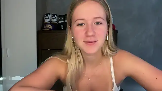 itssosierra online show from February 5, 2026, 1:34 am