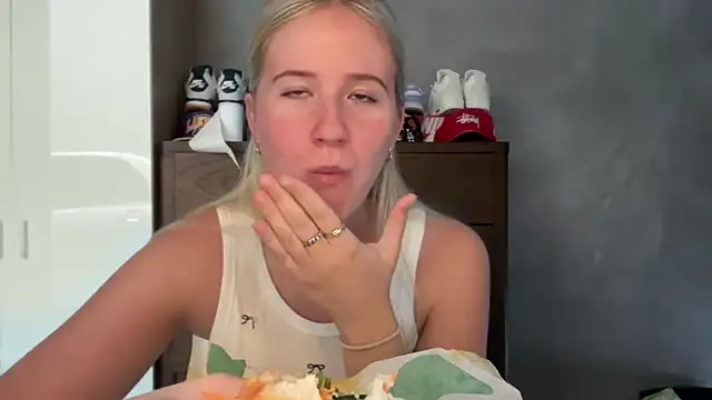 itssosierra online show from April 3, 2026, 2:29 am