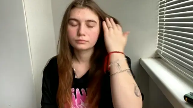 Snapshot of SueannHoffpauir chatting on October 16, 2025, 6:10 am SueannHoffpauir online show from October 16, 2025, 6:10 am