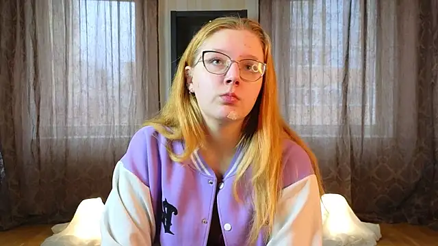 AlinaAldrete online show from November 8, 2025, 8:07 am