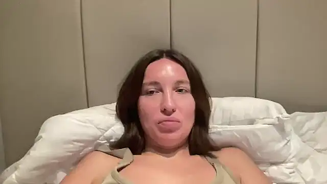 Snapshot of CArivora chatting on February 20, 2026, 8:22 pm CArivora online show from February 20, 2026, 8:22 pm