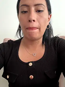 saris moon online show from October 21, 2025, 5:23 pm