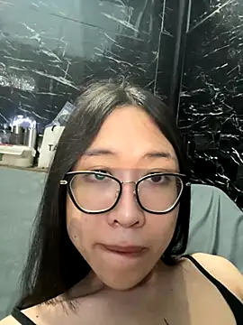 Snapshot of AnnieEma chatting on October 15, 2025, 7:00 pm AnnieEma online show from October 15, 2025, 7:00 pm