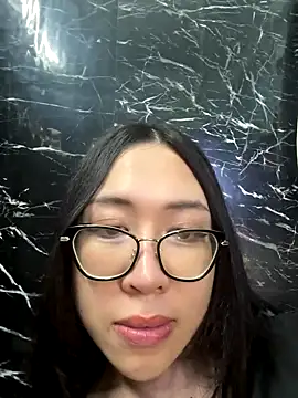 Snapshot of AnnieEma chatting on October 20, 2025, 8:53 pm AnnieEma online show from October 20, 2025, 8:53 pm