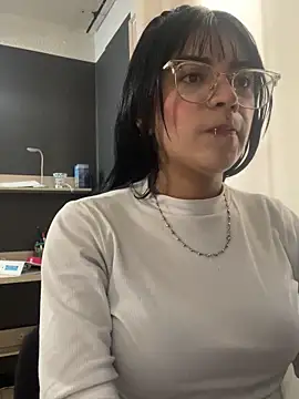 Snapshot of angie_rousse_ chatting on October 15, 2025, 1:19 pm angie rousse online show from October 15, 2025, 1:19 pm