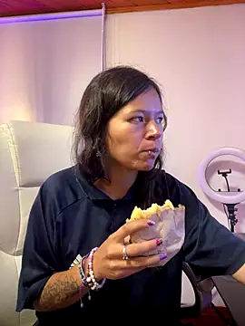 Ninfa pink online show from November 21, 2025, 9:14 pm