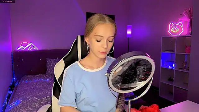 EvaPeace online show from March 23, 2026, 1:33 pm